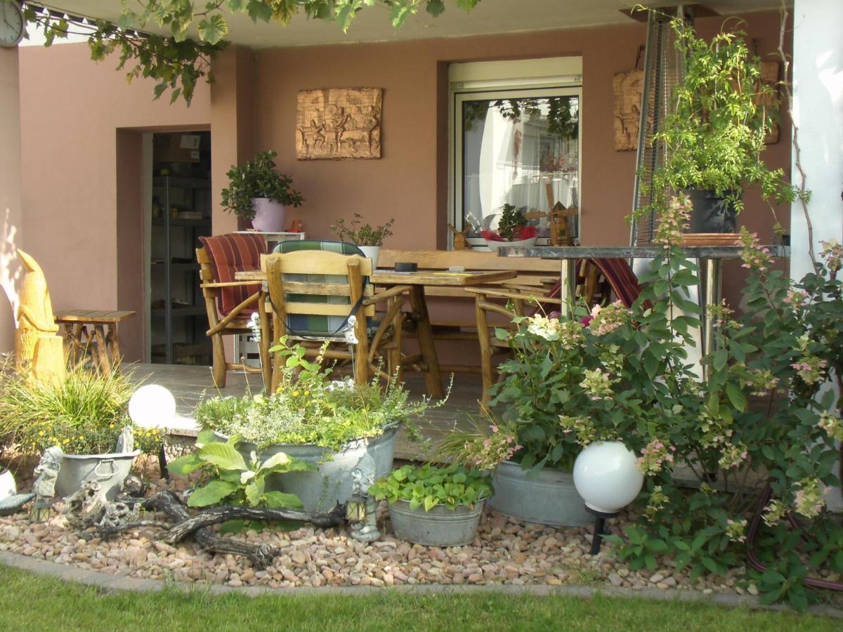 Hotel Fremdenzimmer am Brunnen Großheubach Exterior foto