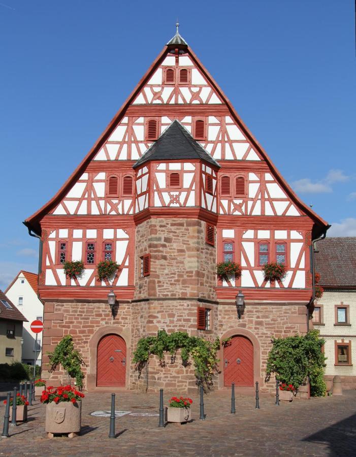 Hotel Fremdenzimmer am Brunnen Großheubach Exterior foto